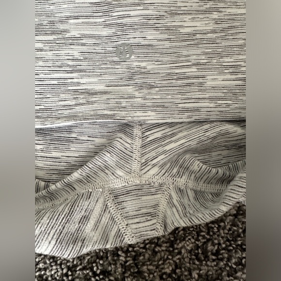 Lululemon High Rise 7/8 Tight 25" Leggings in Wee Are From Space Color Size 4 - Picture 7 of 8